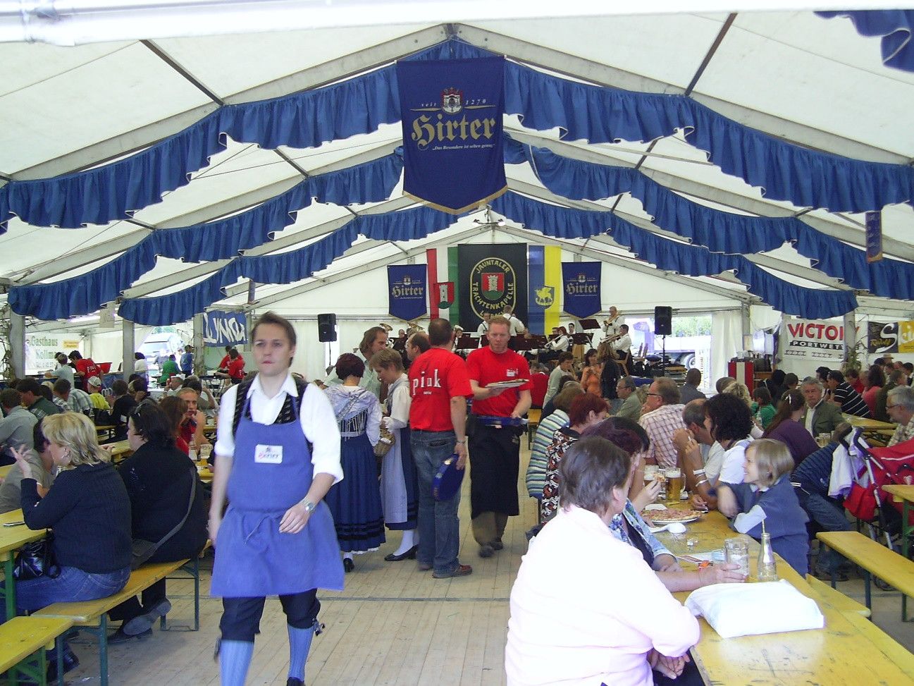 OKTOBERFEST ZELT 